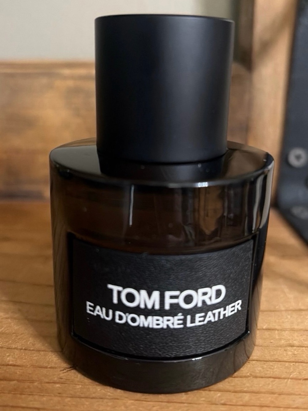 Tom Ford Eau d’Ombre Leather Men's Fragrance